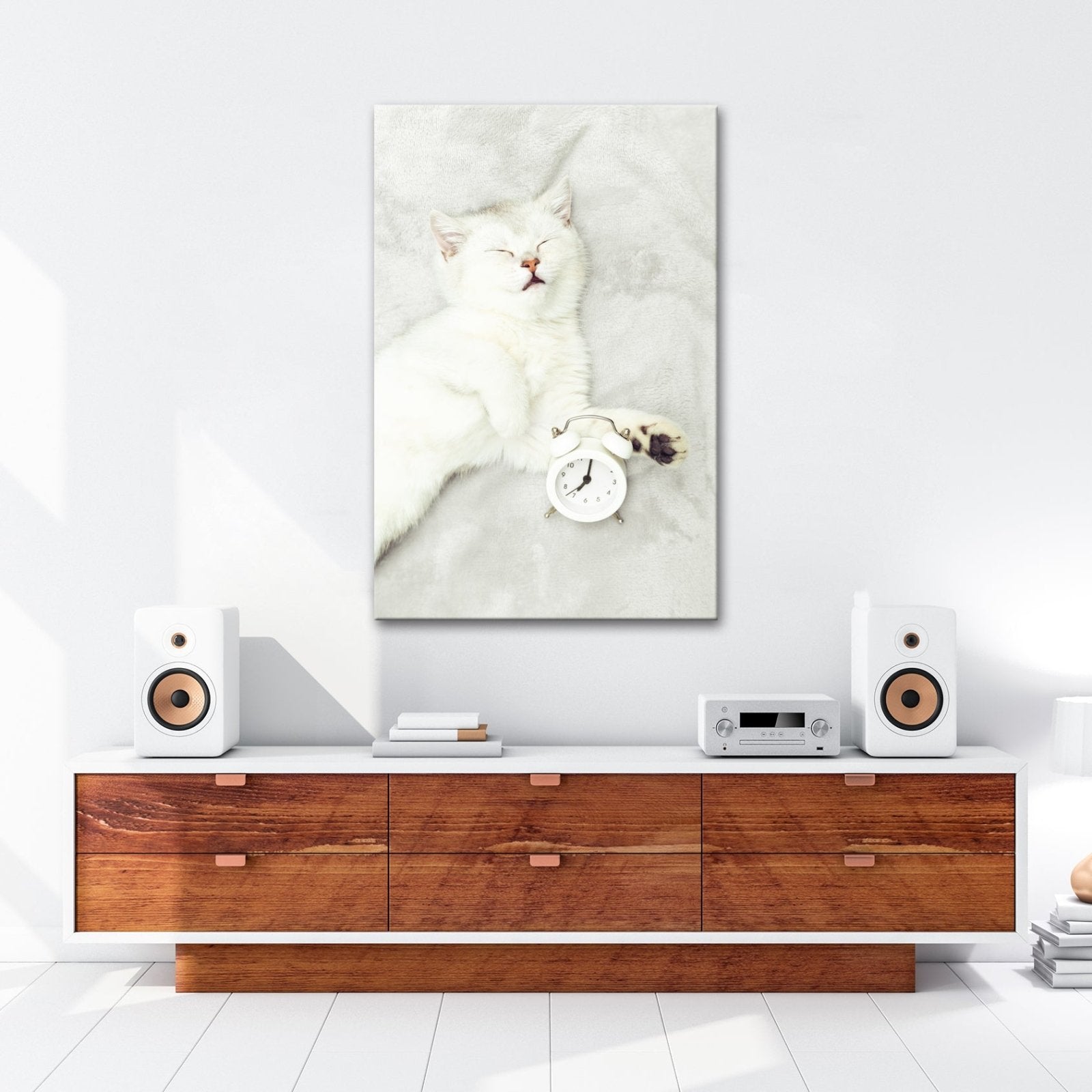 Leinwandbild XXL Katze – Katzenruhe mit Wecker - deyoli