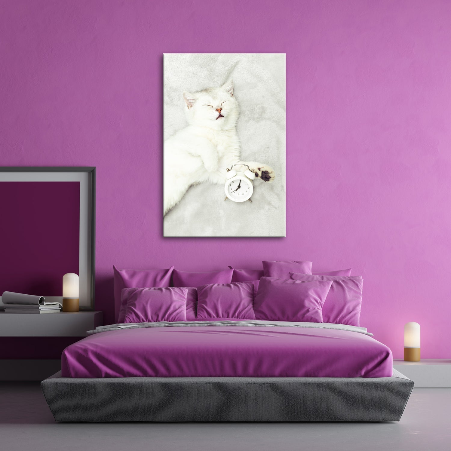 Leinwandbild XXL Katze – Katzenruhe mit Wecker - deyoli