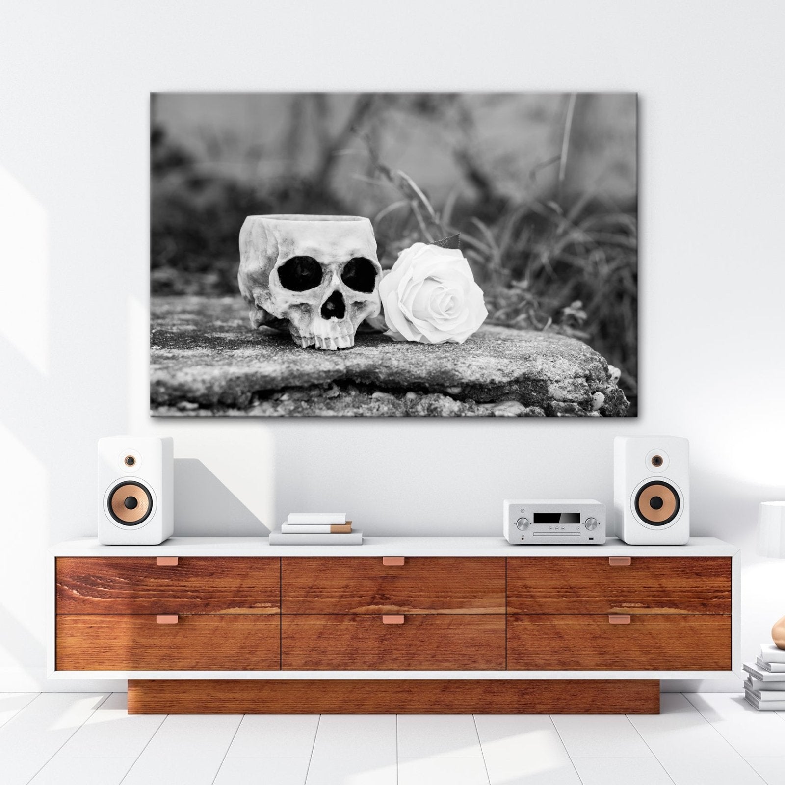 Leinwandbild XXL Totenkopf – Ein leerer Blick mit weißer Rose - deyoli