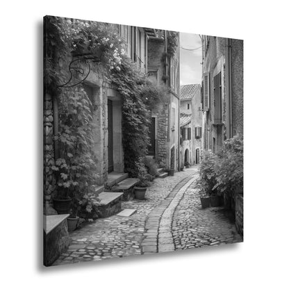 Leinwandbild Zeitlose Gasse – Naturstein und wildes Grün XXL - deyoli