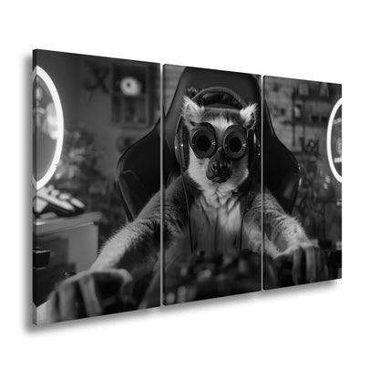 Leinwandbild Zocker mit Stil – Lemur im Hightech - Gear an der Tastatur. - deyoli