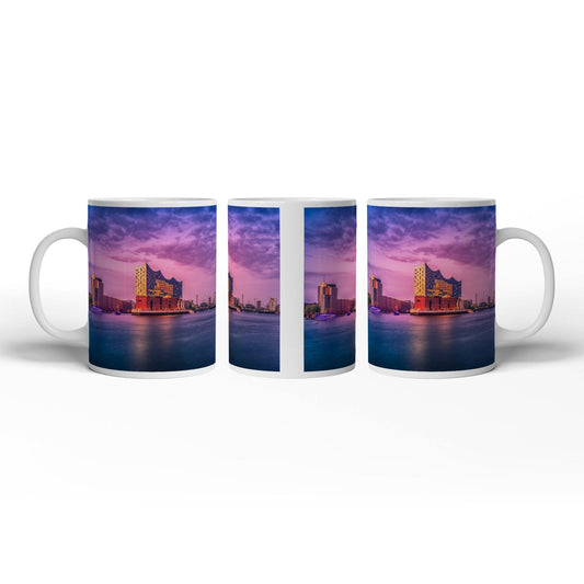 Motivtasse Abendlicht küsst Hamburgs Hafen mit goldener Eleganz. - deyoli