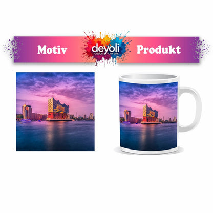Motivtasse Abendlicht küsst Hamburgs Hafen mit goldener Eleganz. - deyoli