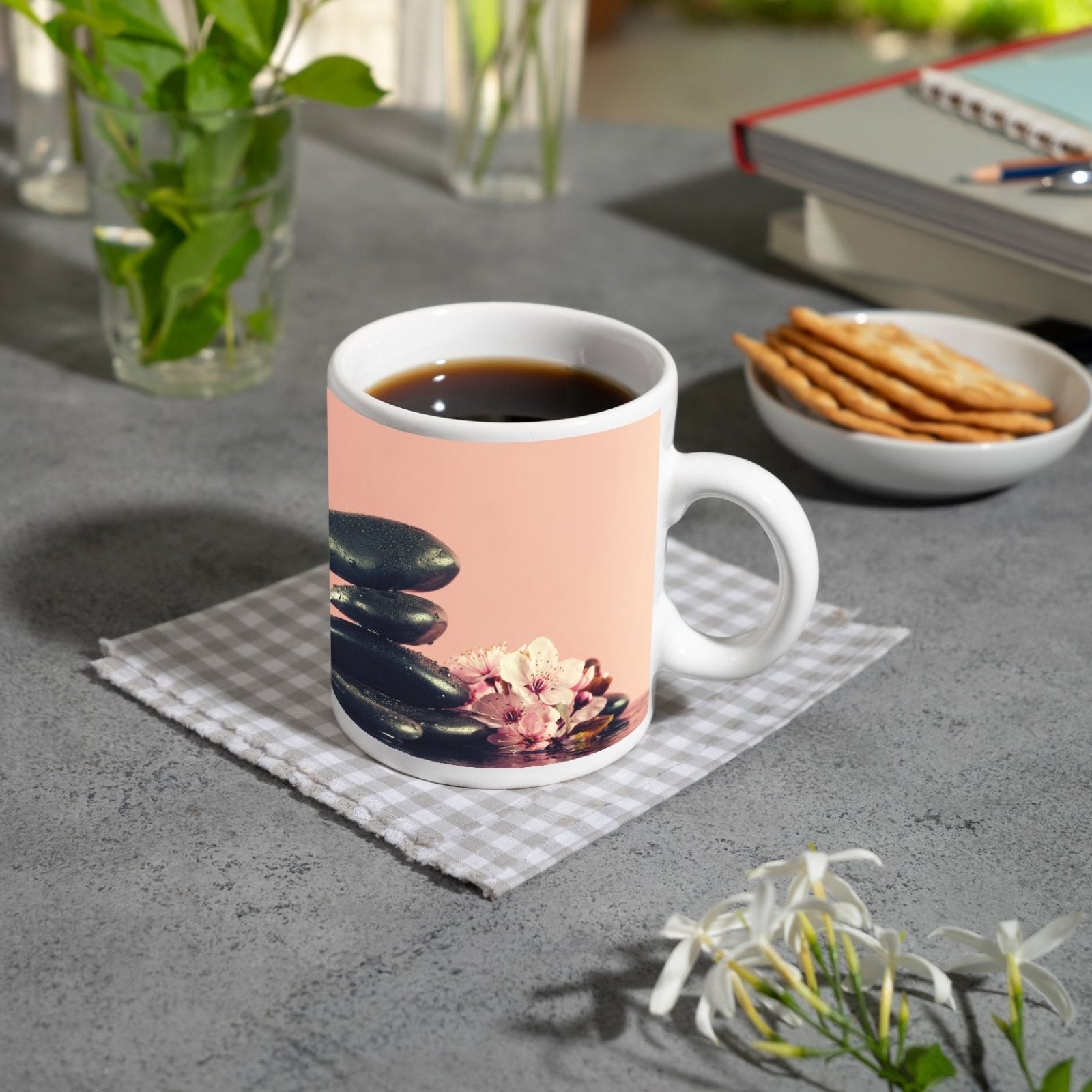 Motivtasse Balance in Schwarz und Rosa – Zen trifft Frühling. - deyoli