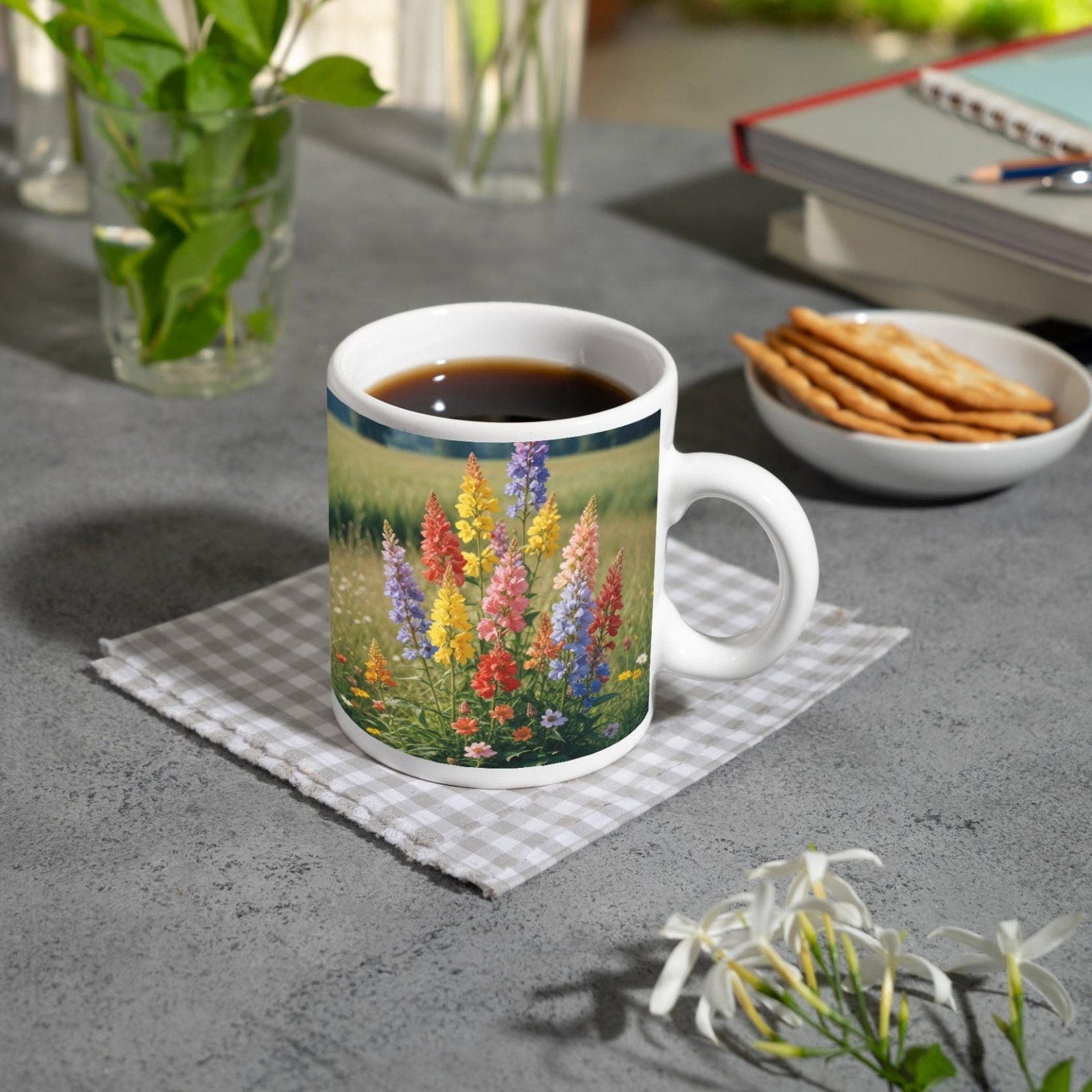 Motivtasse Blütenfeuerwerk in voller Pracht auf grüner Wiese. - deyoli