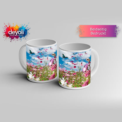 Motivtasse Blütenmeer tanzt mit Schmetterling im Hauch des Sommers. - deyoli