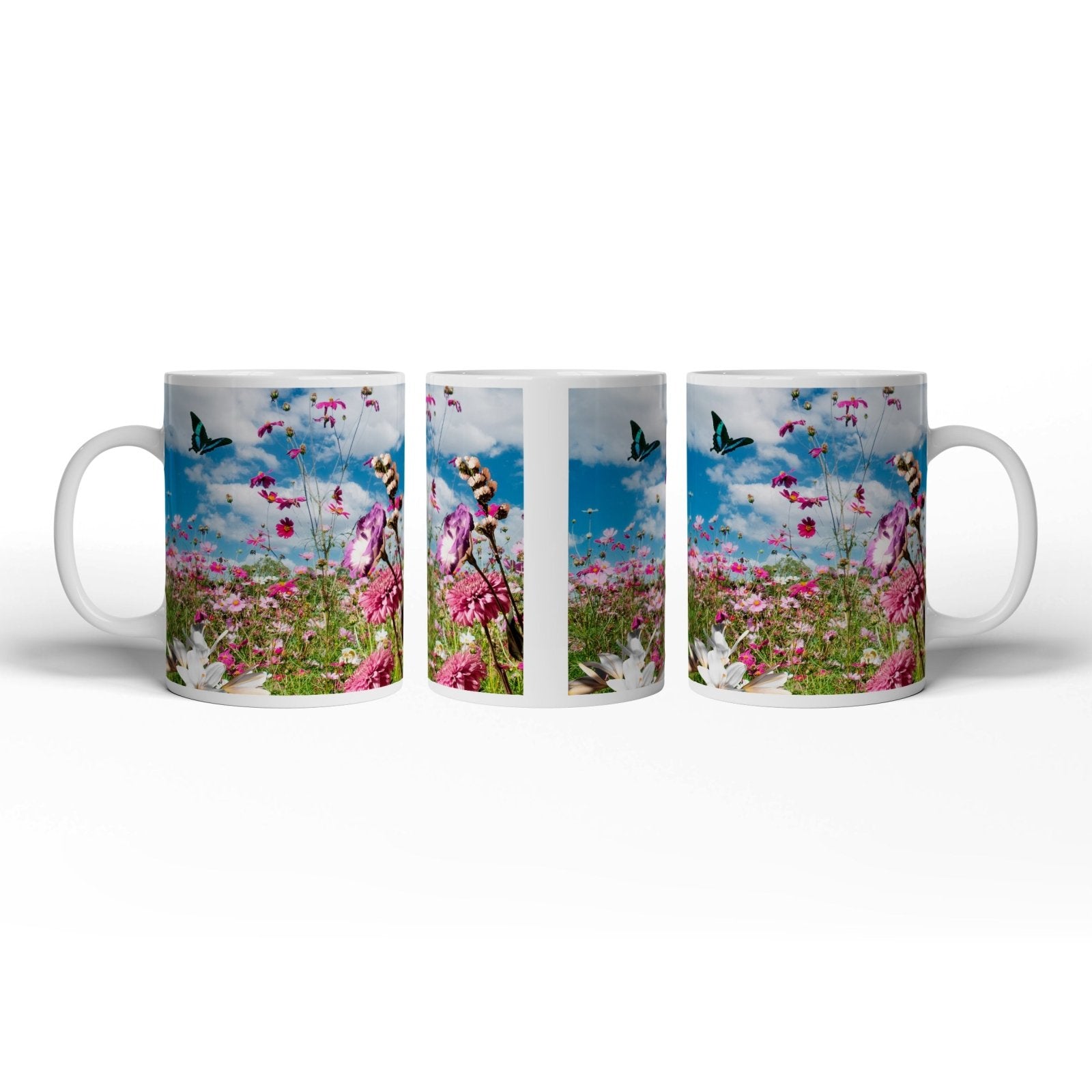Motivtasse Blütenmeer tanzt mit Schmetterling im Hauch des Sommers. - deyoli