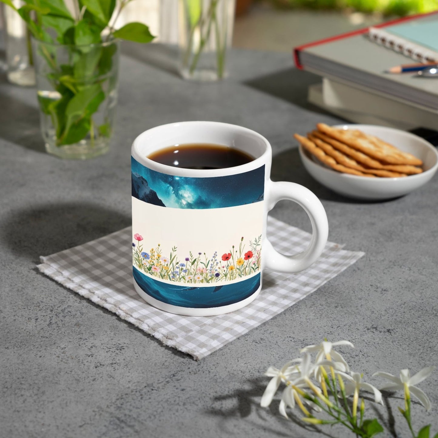 Motivtasse Blumen tanzen zart auf hellem Grund in bunter Harmonie. - deyoli