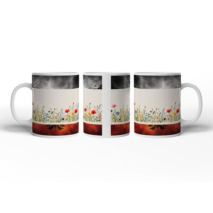 Motivtasse Blumen tanzen zart auf hellem Grund in bunter Harmonie. - deyoli
