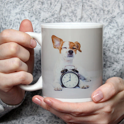 Motivtasse Der Wecker hat verloren – Hund genießt den Morgen. - deyoli