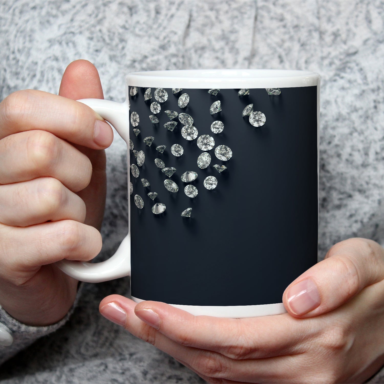Motivtasse Diamanten auf Samt – funkelnde Stille im Raum. - deyoli