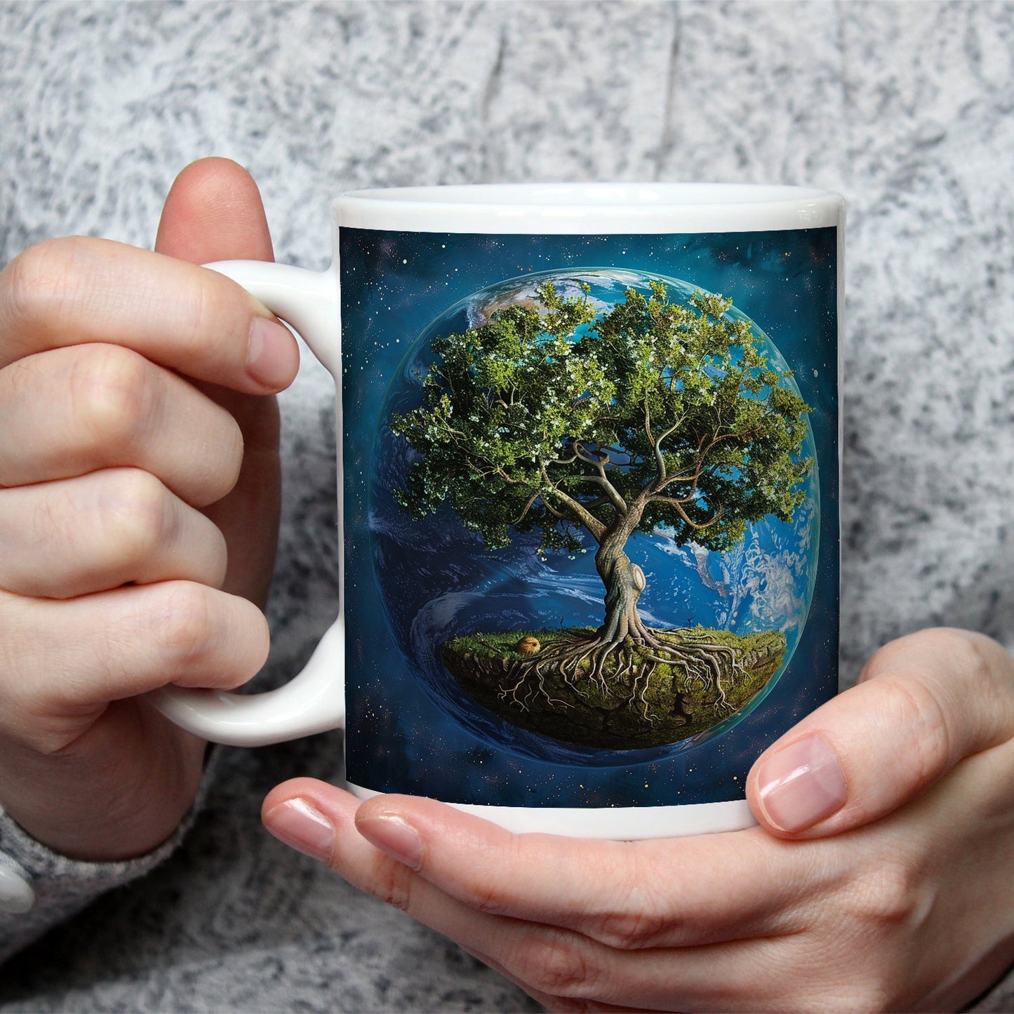 Motivtasse Ein Baum schwebt durchs All, tief verwurzelt im Sternenflug. - deyoli