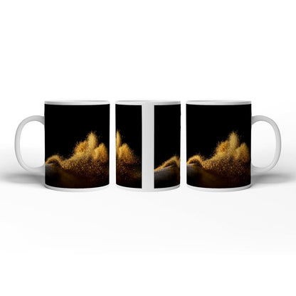 Motivtasse Ein Funkeln wie Goldwind auf nächtlicher Düne. - deyoli