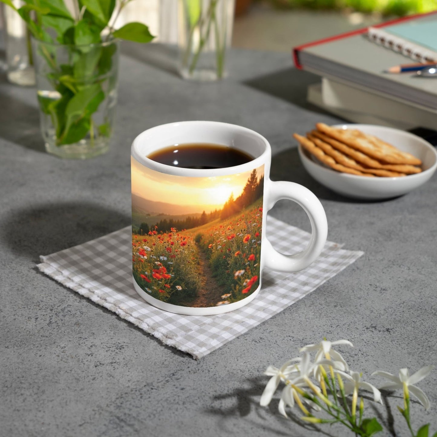 Motivtasse Ein Pfad aus Licht durch ein Mohnblumenmeer im Abendgold. - deyoli