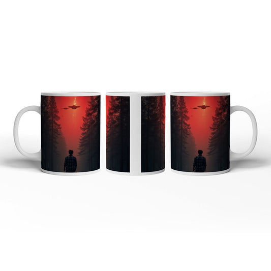 Motivtasse Ein roter Himmel, Ufos und Staunen im düsteren Wald. - deyoli