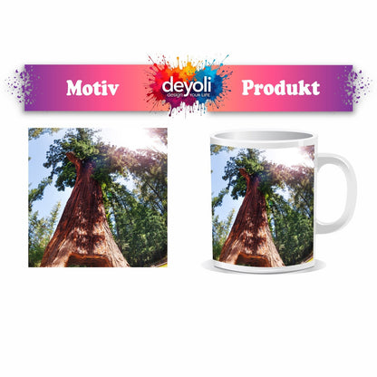 Motivtasse Ein Tor im Baum – Natur wird zur Passage. - deyoli