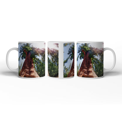 Motivtasse Ein Tor im Baum – Natur wird zur Passage. - deyoli