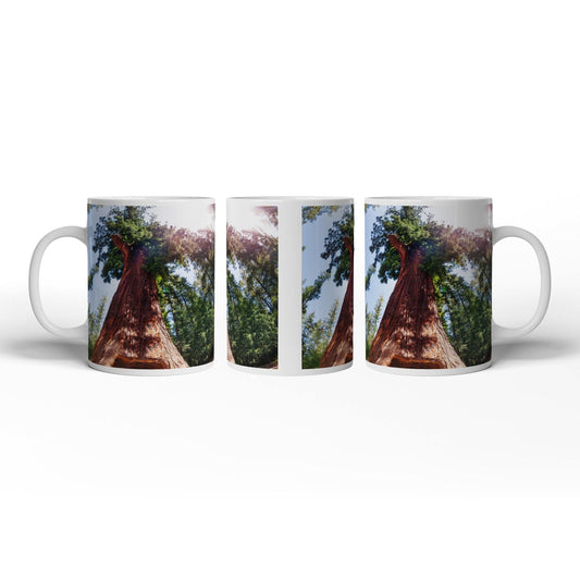 Motivtasse Ein Tor im Baum – Natur wird zur Passage. - deyoli