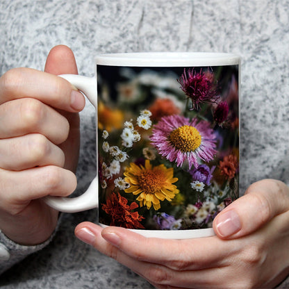 Motivtasse Ein wildes Blütenmeer, kraftvoll in Farbe und Form. - deyoli
