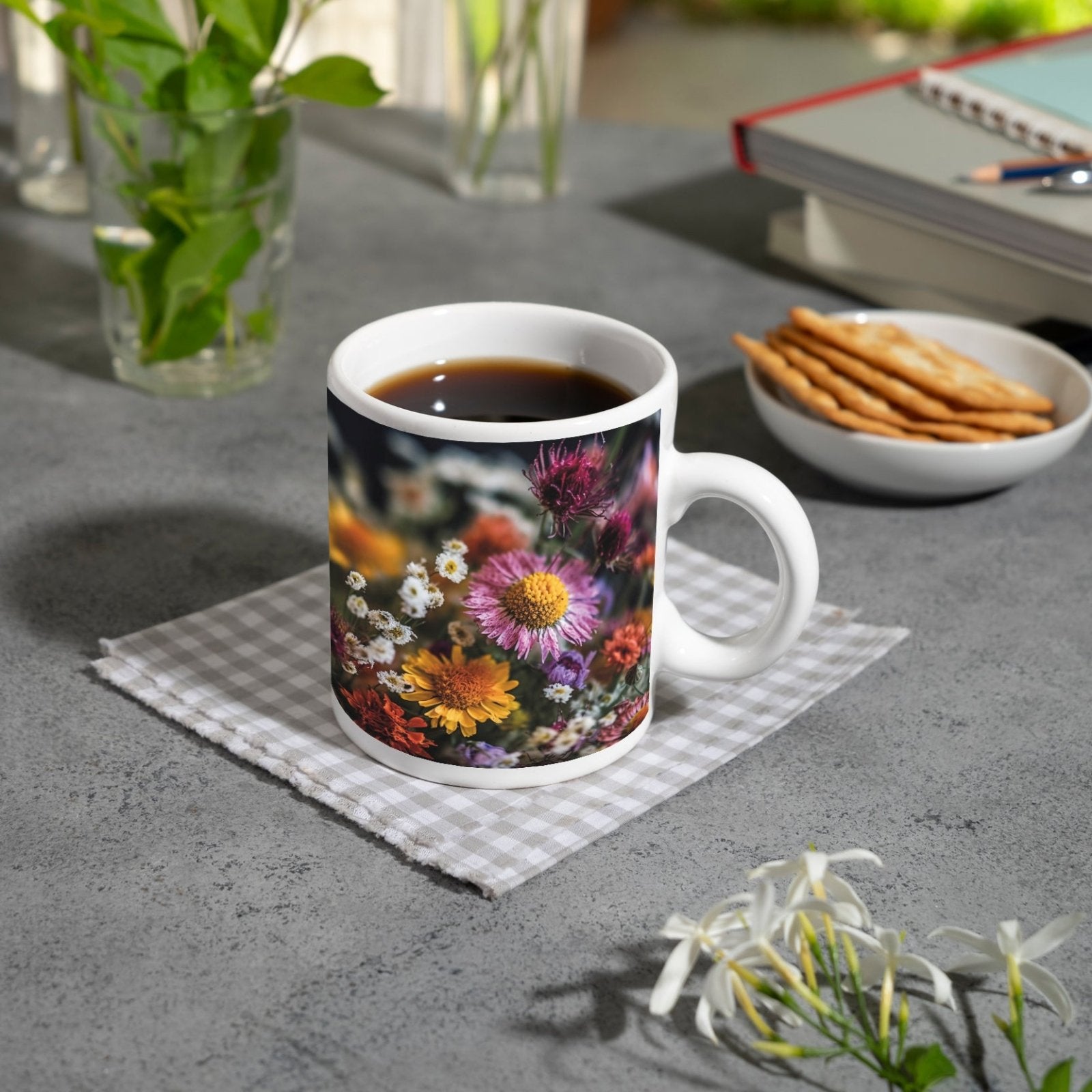 Motivtasse Ein wildes Blütenmeer, kraftvoll in Farbe und Form. - deyoli