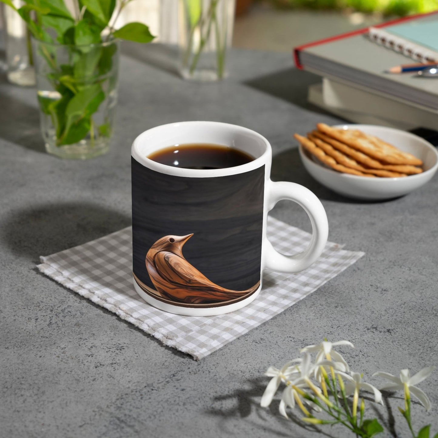 Motivtasse Eleganz aus Holz – ein Vogel in zeitloser Formvollendung. - deyoli