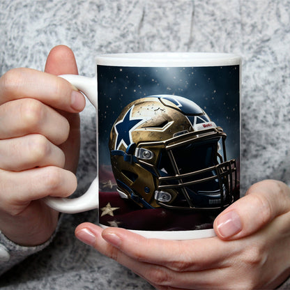 Motivtasse Glänzender Helm vor Sternenhimmel – bereit für die Schlacht. - deyoli