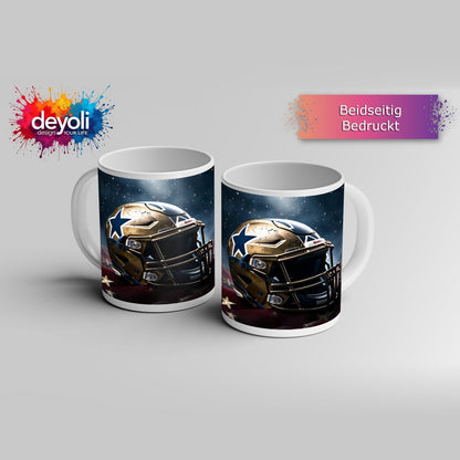 Motivtasse Glänzender Helm vor Sternenhimmel – bereit für die Schlacht. - deyoli