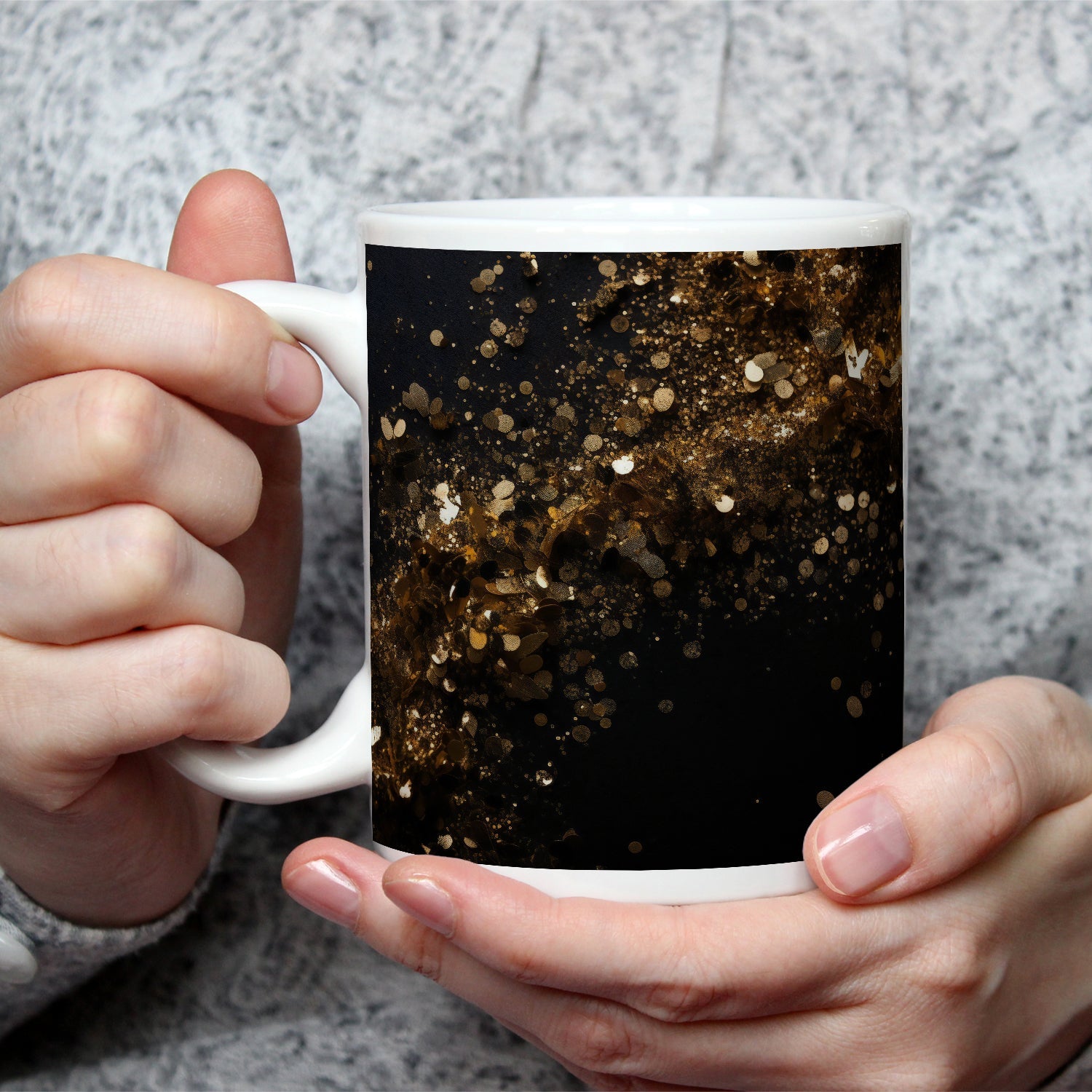 Motivtasse Goldene Funken tanzen über samtiges Schwarz. - deyoli