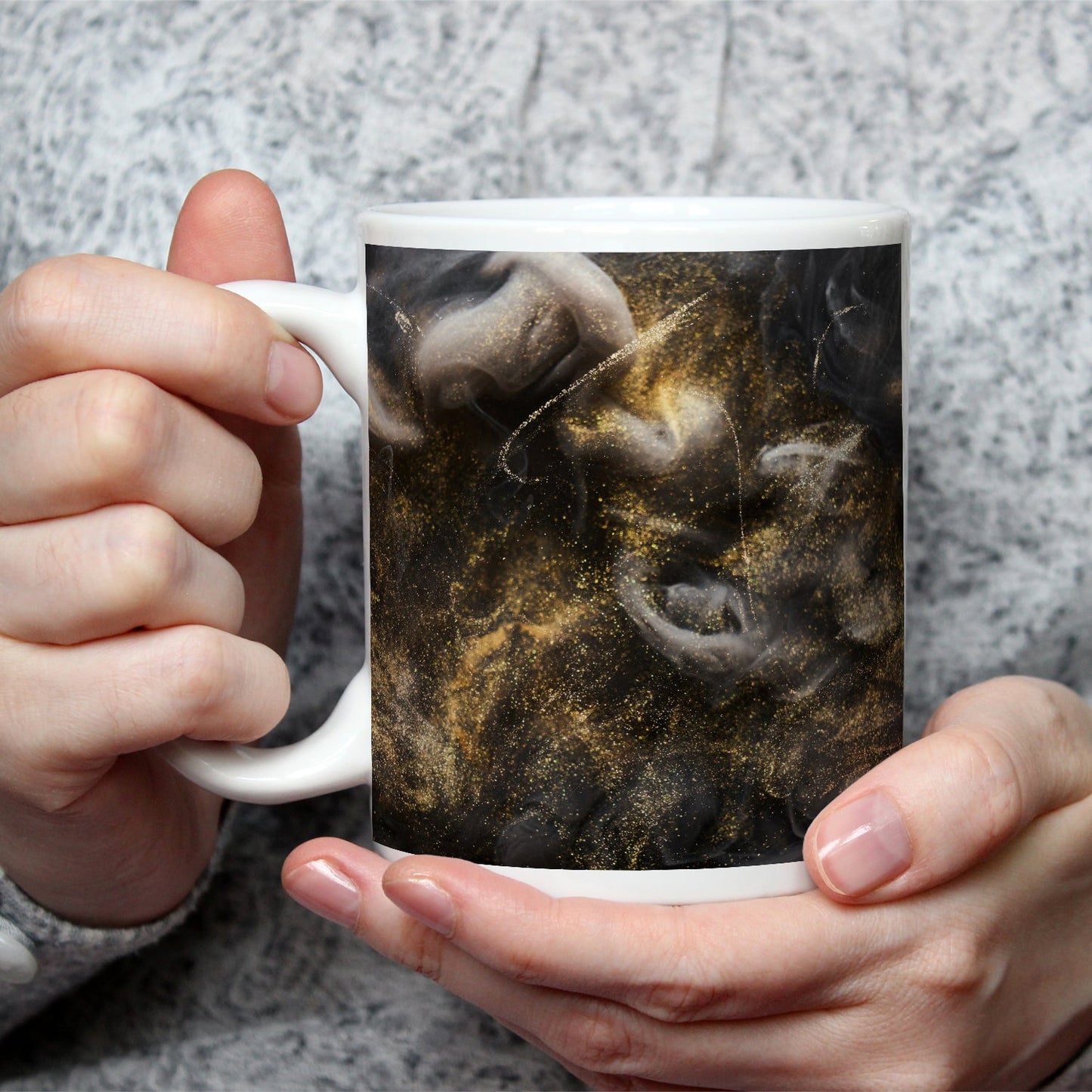 Motivtasse Goldner Nebel wirbelt durch das Dunkel der Träume. - deyoli