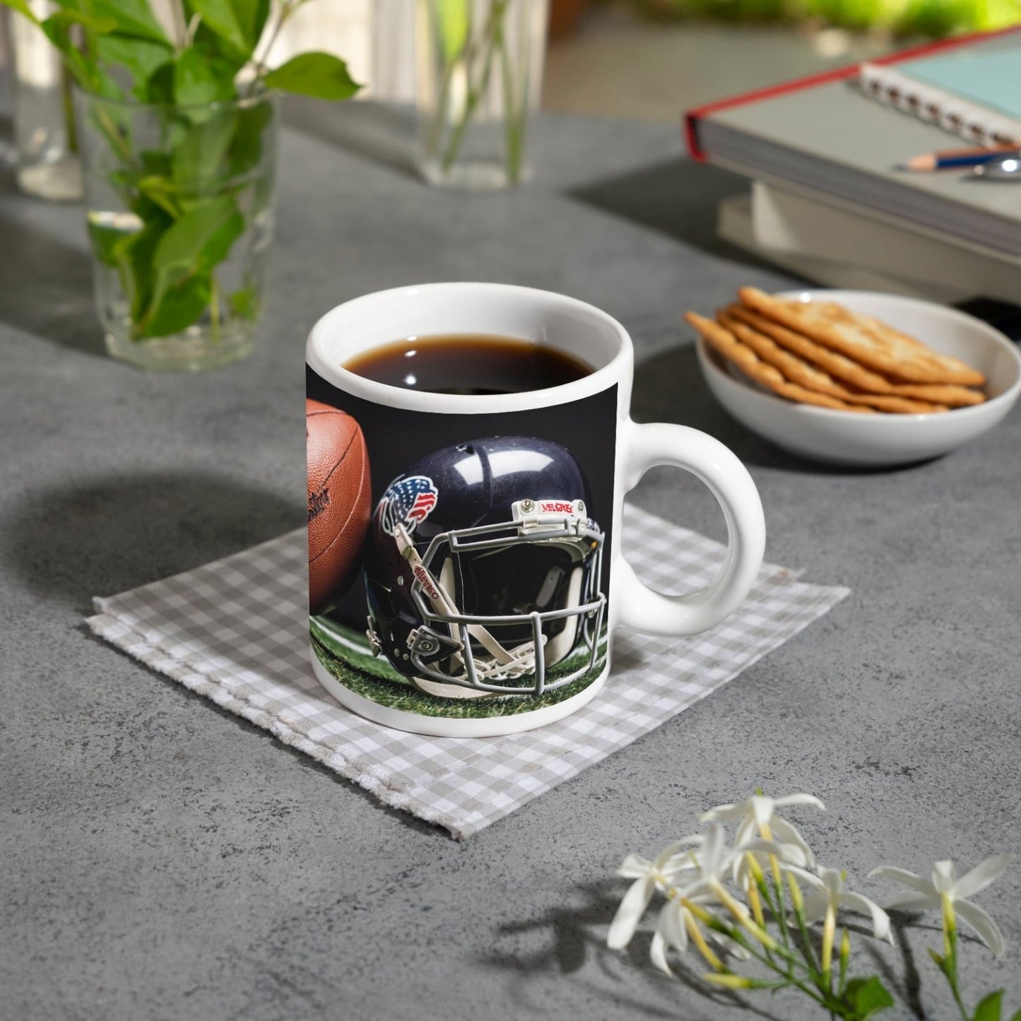 Motivtasse Helm und Ball – bereit fürs große Spiel. - deyoli