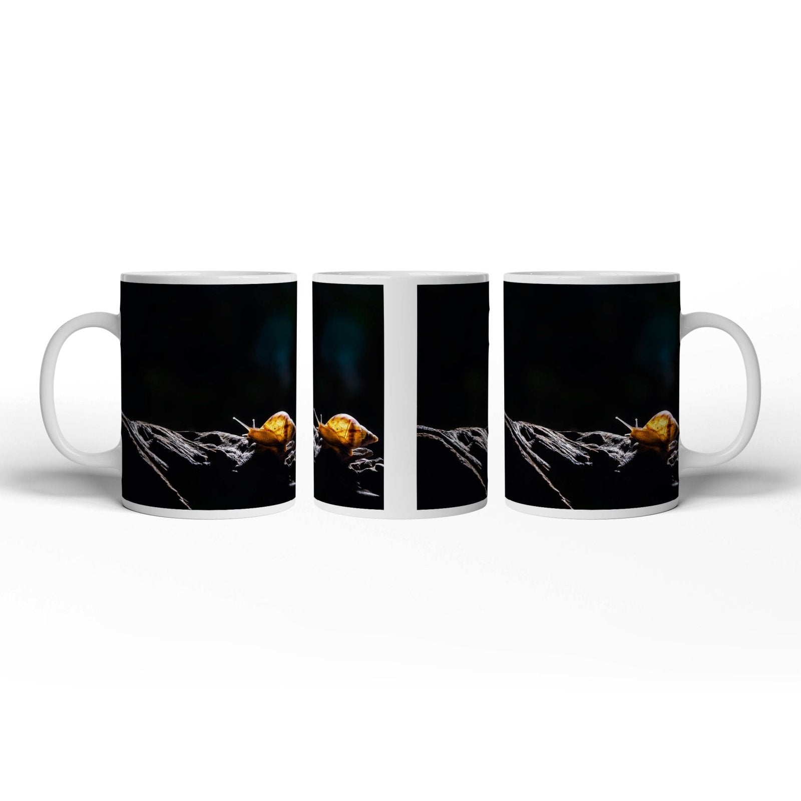 Motivtasse Im Licht der Stille kriecht die Zeit auf weichem Grund. - deyoli