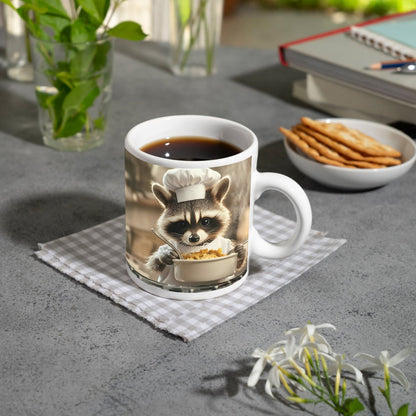 Motivtasse Kleiner Koch, große Pfanne – Waschbär am Herd. - deyoli