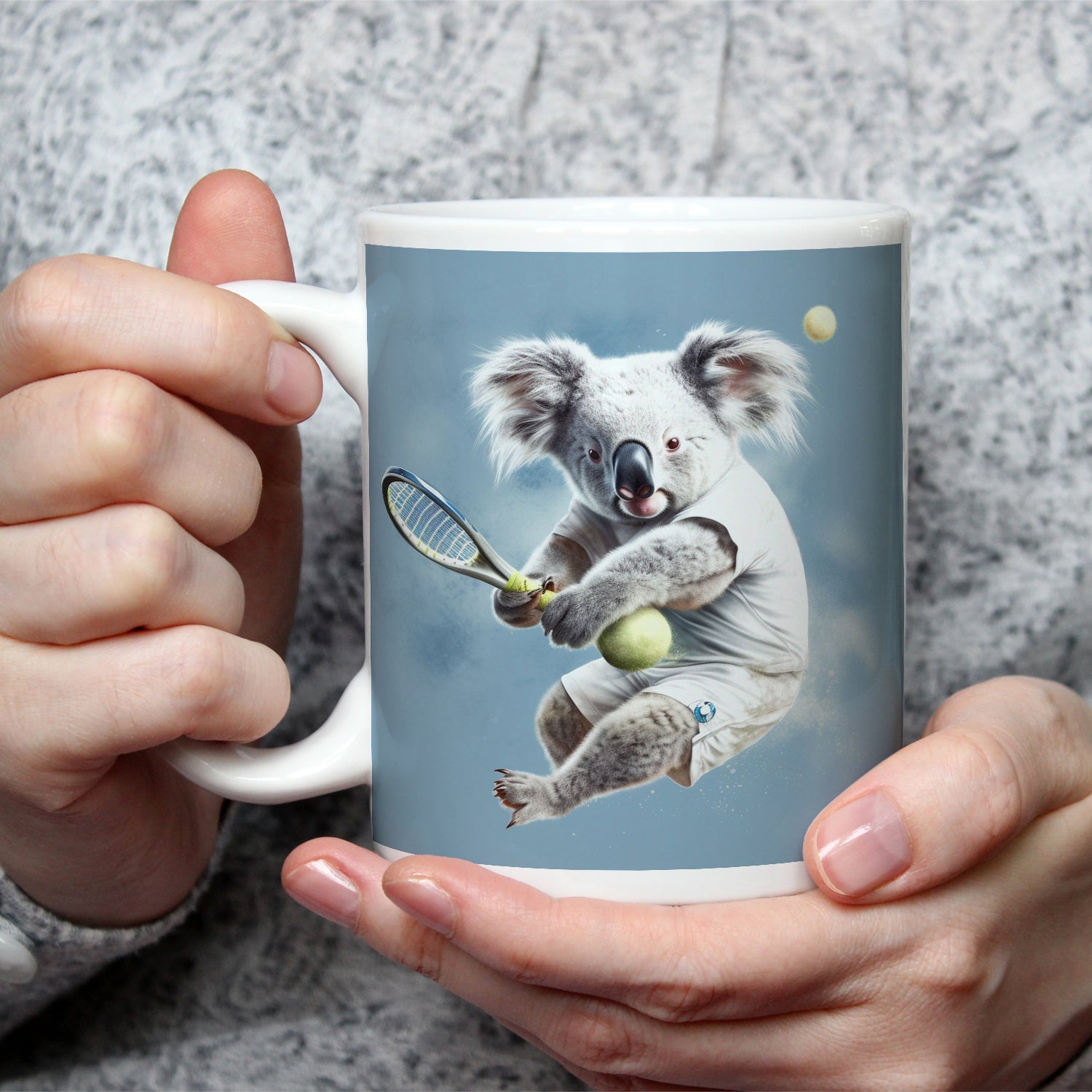Motivtasse Koala am Court – flauschig, flink und fokussiert. - deyoli