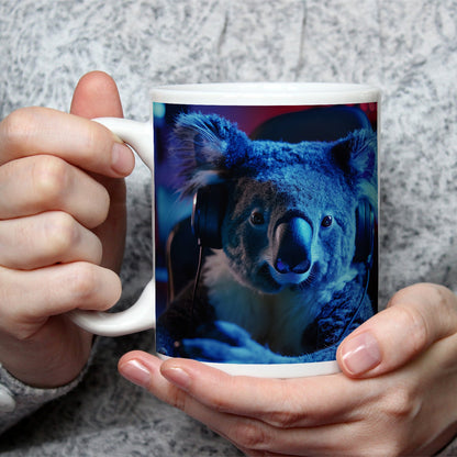 Motivtasse Koala im Gaming - Fieber – Fokus im blauen Neonlicht. - deyoli