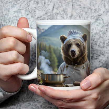 Motivtasse Kochbär in den Bergen – Natur trifft auf feine Küche. - deyoli