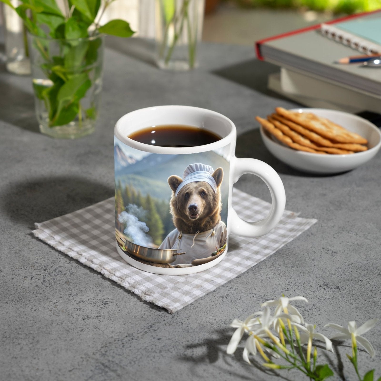 Motivtasse Kochbär in den Bergen – Natur trifft auf feine Küche. - deyoli