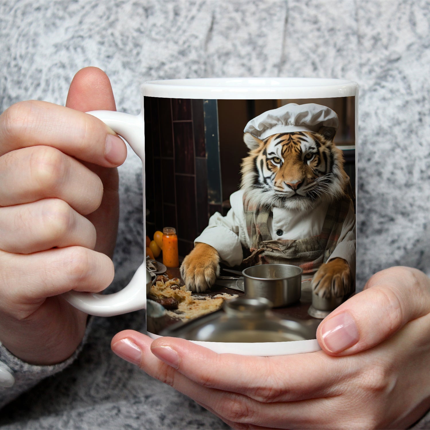 Motivtasse König der Küche – der Tiger kocht mit majestätischem Blick. - deyoli