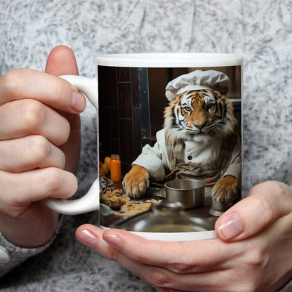 Motivtasse König der Küche – der Tiger kocht mit majestätischem Blick. - deyoli