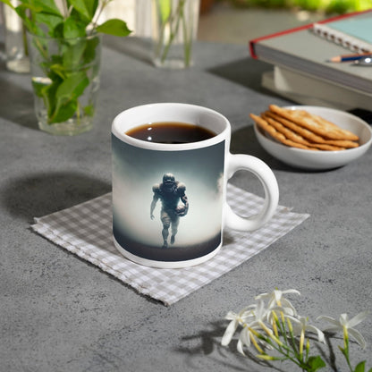 Motivtasse Krieger des Spiels taucht aus dem Nebel der Spannung auf. - deyoli