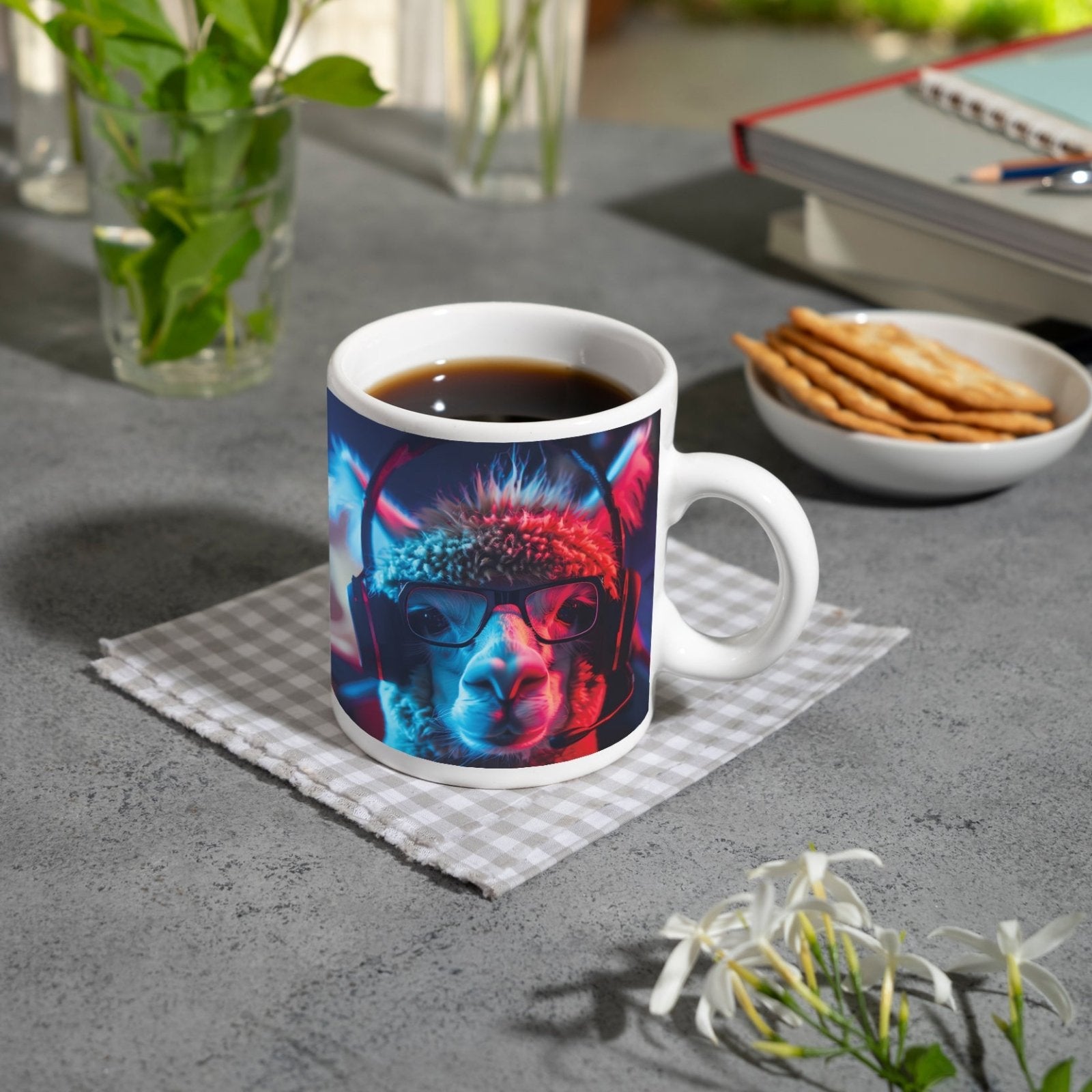 Motivtasse Lama im Game – mit Brille, Headset und vollem Einsatz. - deyoli