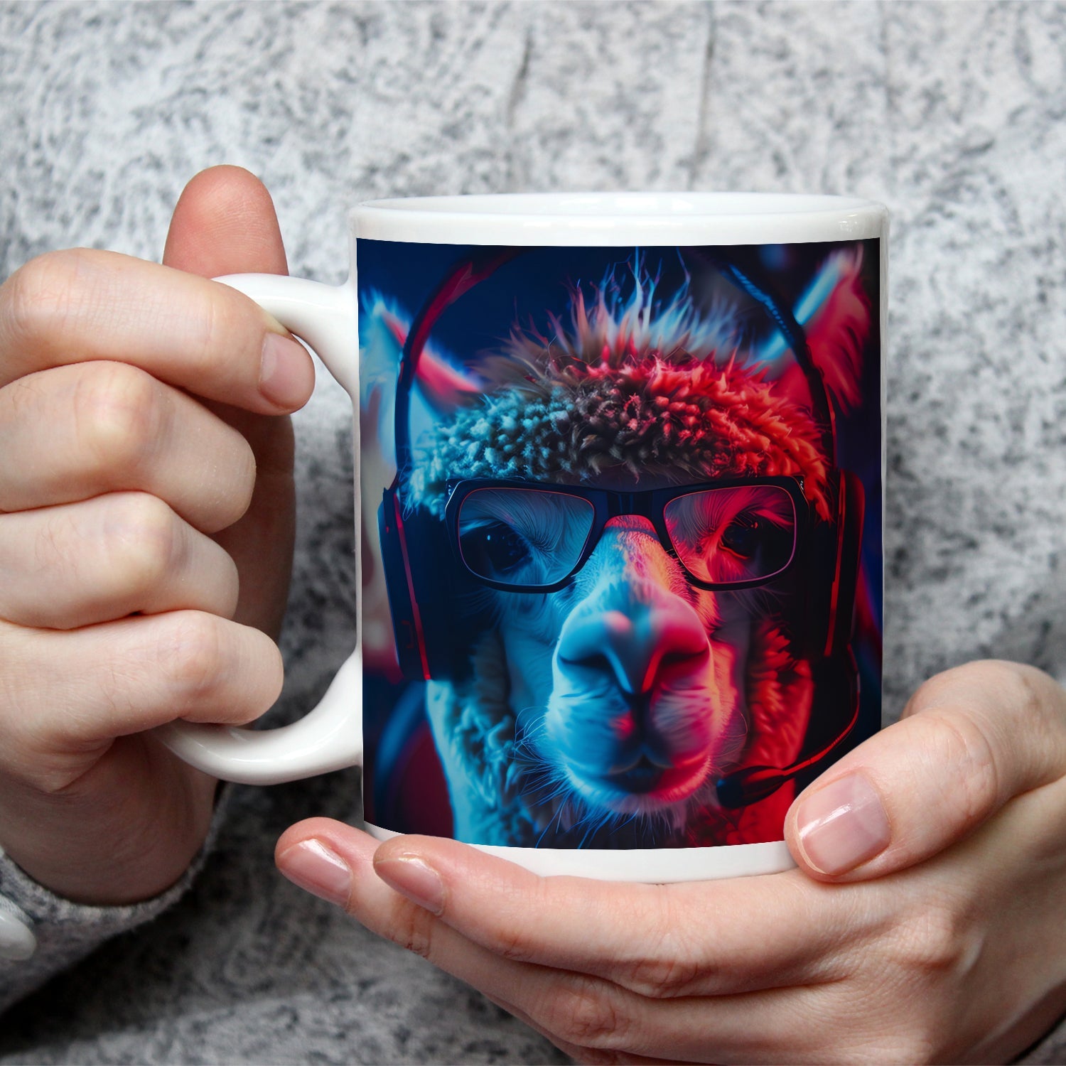 Motivtasse Lama im Game – mit Brille, Headset und vollem Einsatz. - deyoli