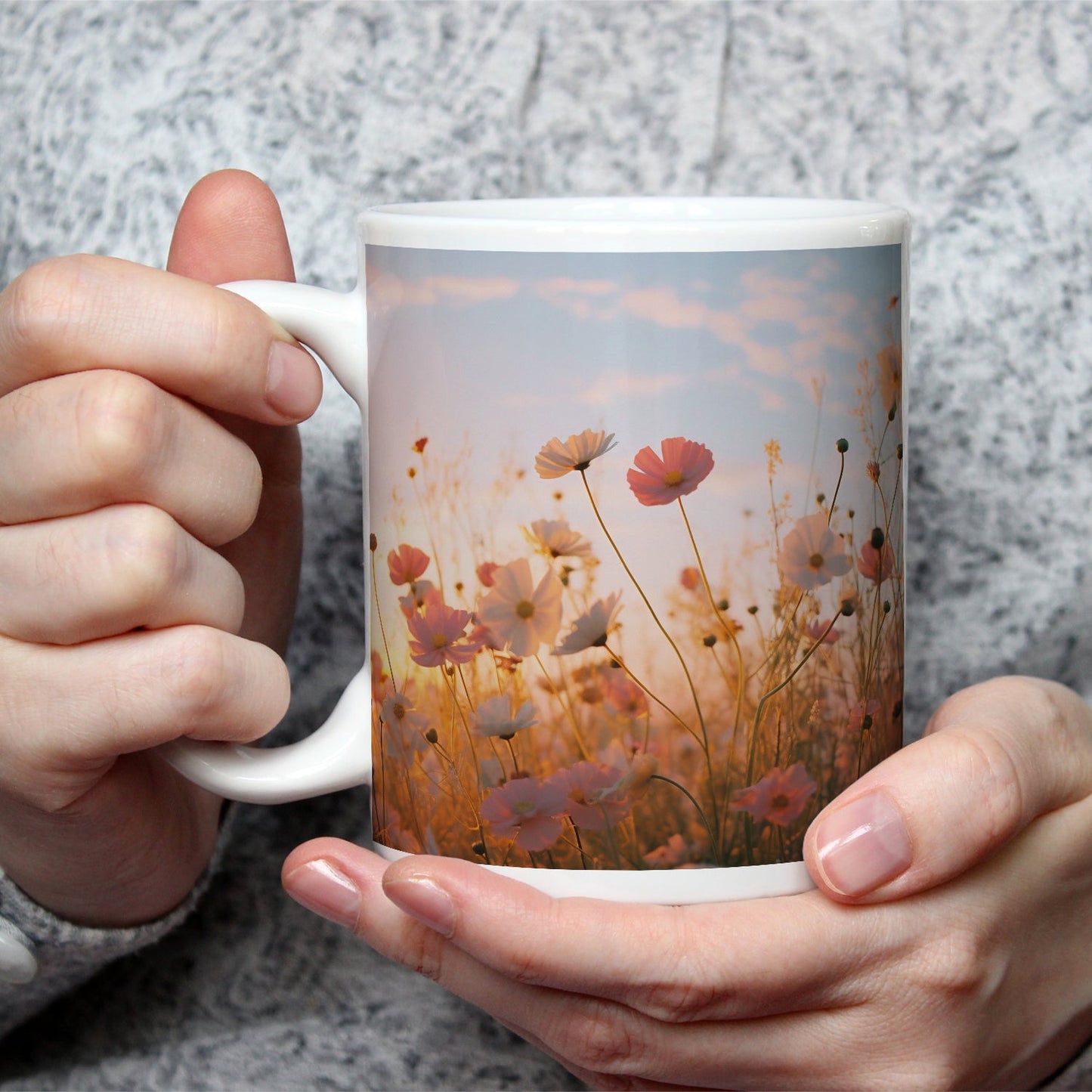 Motivtasse Leichte Blüten tanzen im sanften Abendlicht des Sommers. - deyoli