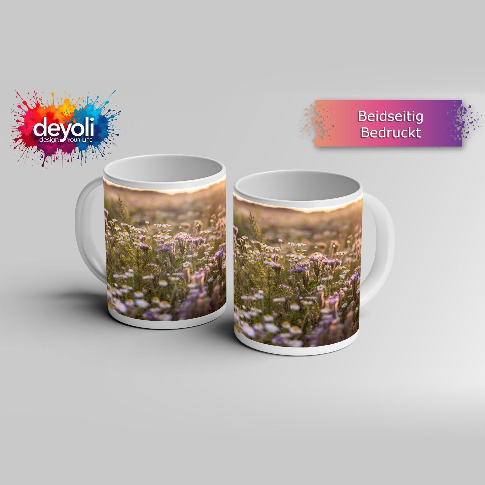 Motivtasse Lila Flüstern und Kamillen im Glanz der sinkenden Sonne. - deyoli