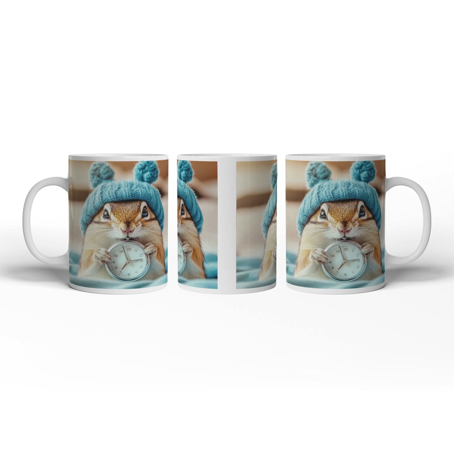 Motivtasse Morgenzauber – Eichhörnchen mit Uhr und Mütze. - deyoli