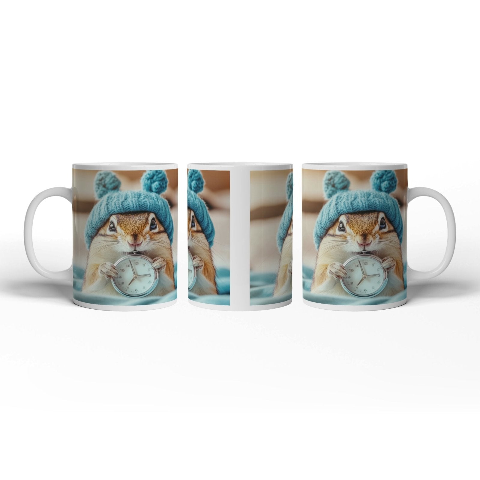 Motivtasse Morgenzauber – Eichhörnchen mit Uhr und Mütze. - deyoli