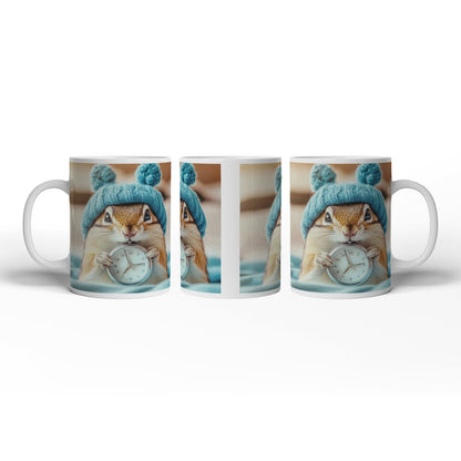 Motivtasse Morgenzauber – Eichhörnchen mit Uhr und Mütze. - deyoli