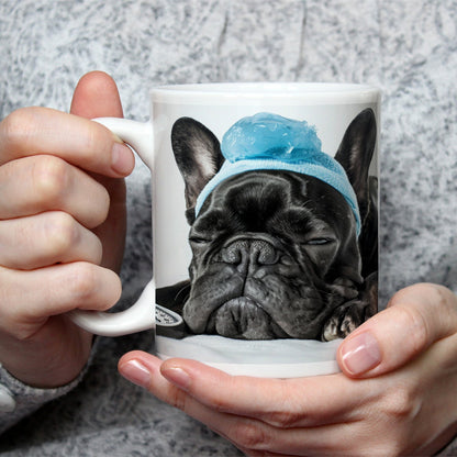 Motivtasse Müder Mops mit Fieber – Ruhe heilt auf vier Pfoten. - deyoli