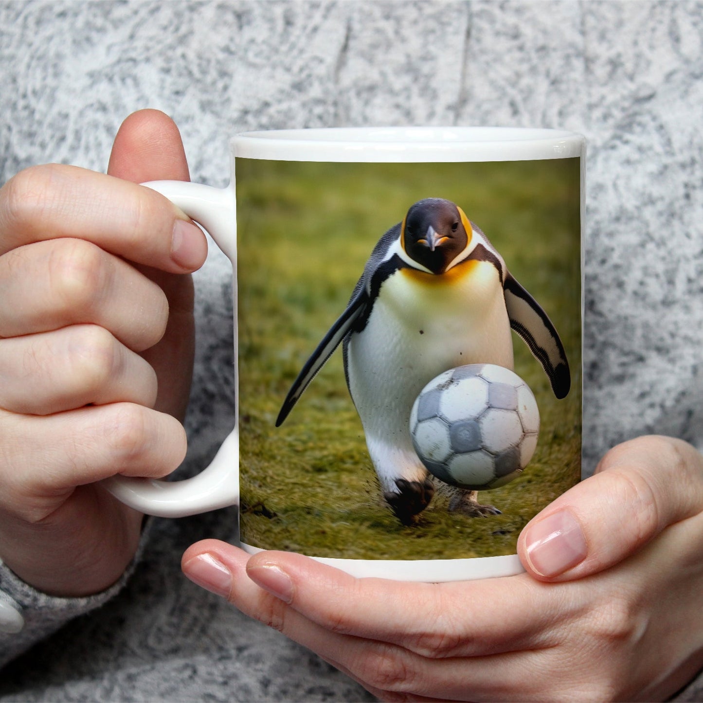 Motivtasse Pinguin mit Ballgefühl – elegant auf dem Spielfeld. - deyoli
