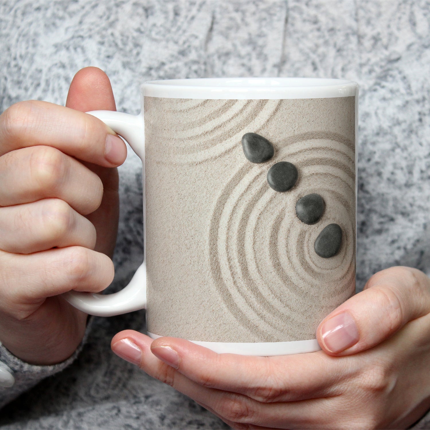 Motivtasse Ruhe in Kreisen – Zen - Garten aus Sand und Stein. - deyoli