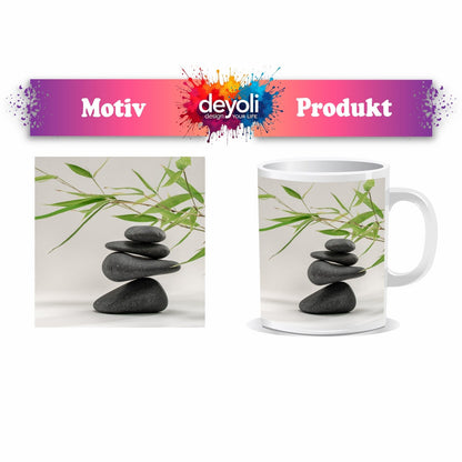 Motivtasse Sanftes Gleichgewicht – dunkle Steine und zarte Bambusblätter. - deyoli